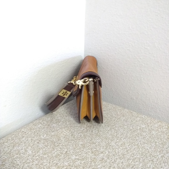 Tory Burch Genuine Leather Shoulder Bag - Picture 3 of 8